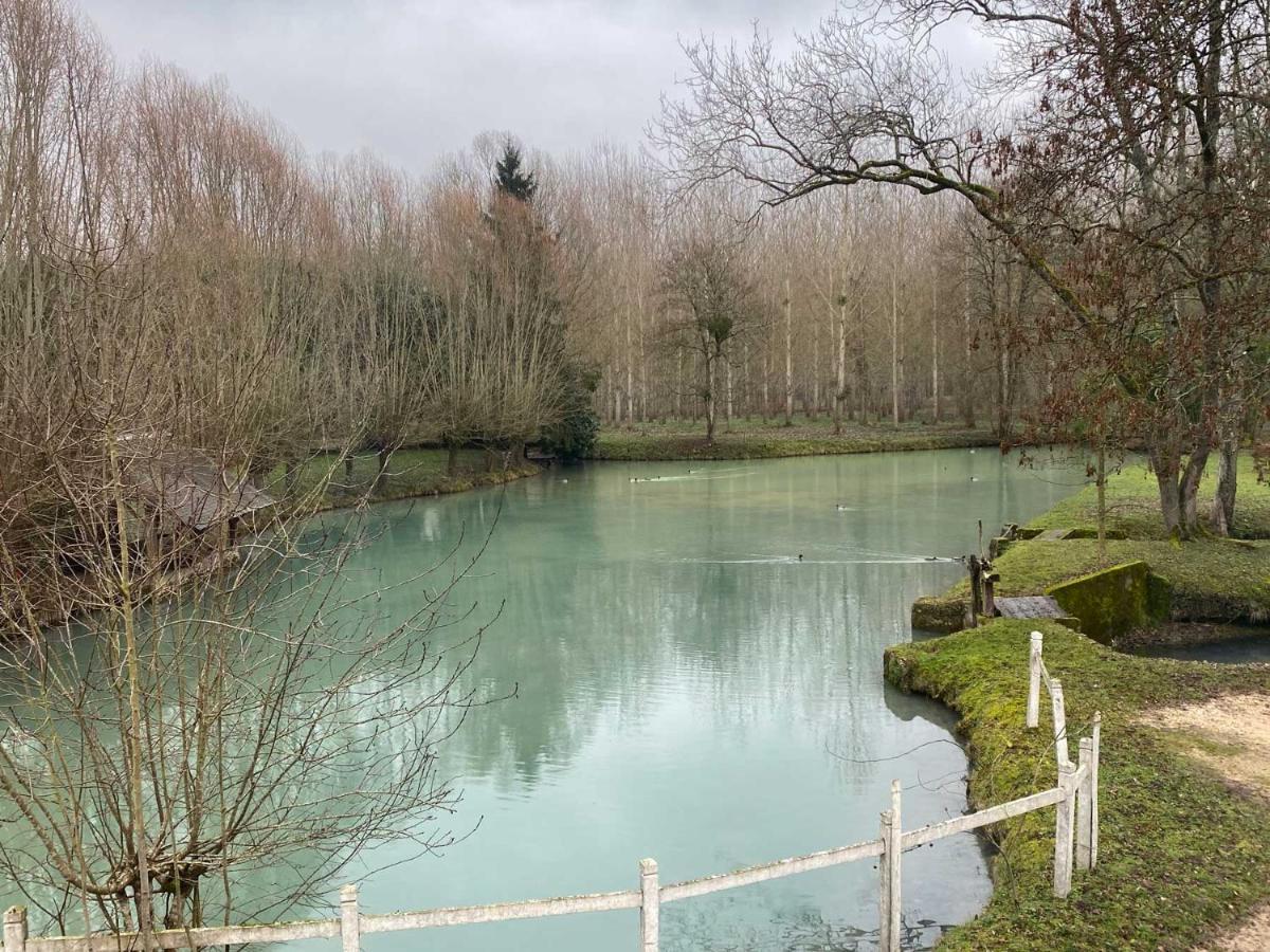 Le Moulin De Pasnel Bed & Breakfast Monteaux Exterior foto